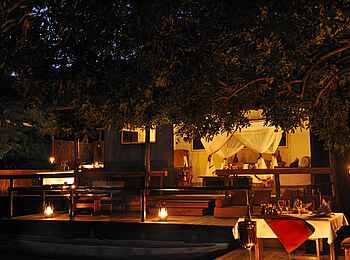 Chiawa Camp: Private Dinner vor der Honeymoonsuite