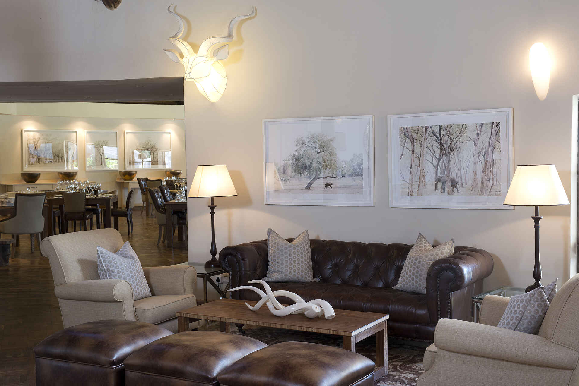 Brendan Raisbeck, Elephant Nursery, Lilayi, Lodge, Lusaka, Miller Lilayi Farm, Zambian Heritage, Bar, Bilder, Lampen, Liegestuhl, Lounge, Restaurant, Sessel, Sofa, Afrikarma, Afrikarma Safaris, Afrikarma.de