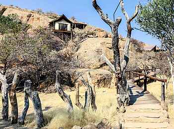 Ondudu Safari Lodge: Weg zu den Gästeunterkünften