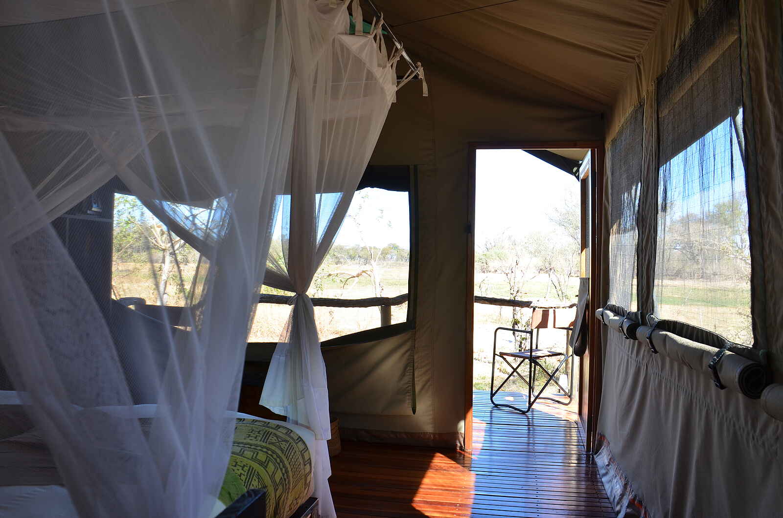 Sango Safari Camp: Innenansicht eines Zeltes Sango Safari Camp: Innenansicht eines Zeltes