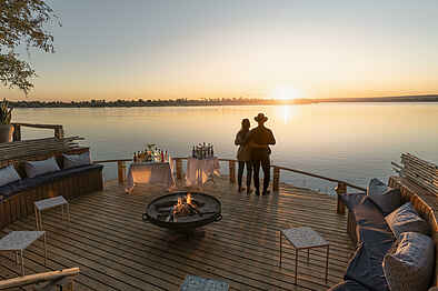 Tongabezi Lodge: Lagerfeuer zum Sonnenuntergang