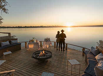 Tongabezi Lodge: Lagerfeuer zum Sonnenuntergang