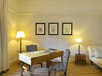 Victoria Falls Hotel: Schreibtisch in der Suite