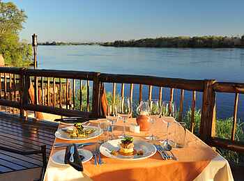 David Livingstone Safari Lodge: Abendessen mit Blick auf den Sambesi David Livingstone Safari Lodge: Abendessen mit Blick auf den Sambesi