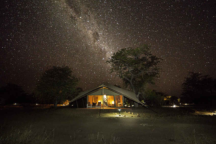 Malansrus Tented Camp: Zeltcamp bei Nacht Malansrus Tented Camp: Zeltcamp bei Nacht