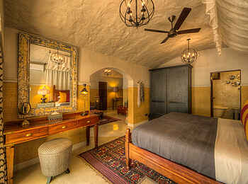Chobe Game Lodge: Triple Room Bett