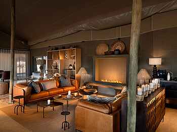 Hoanib Elephant Camp: Lounge mit Kamin