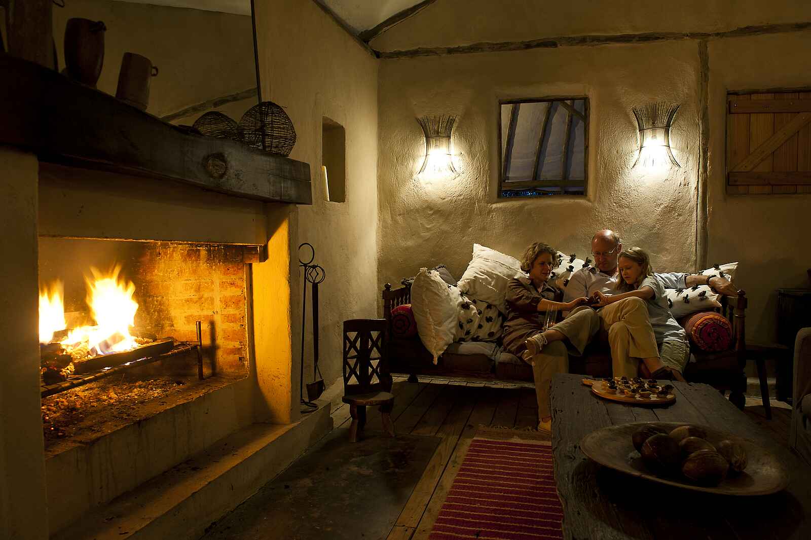 Mkombes House Lamai: Am Kamin in der Lounge Mkombes House Lamai: Am Kamin in der Lounge