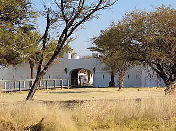 Namutoni Camp: Eingang zur Festung