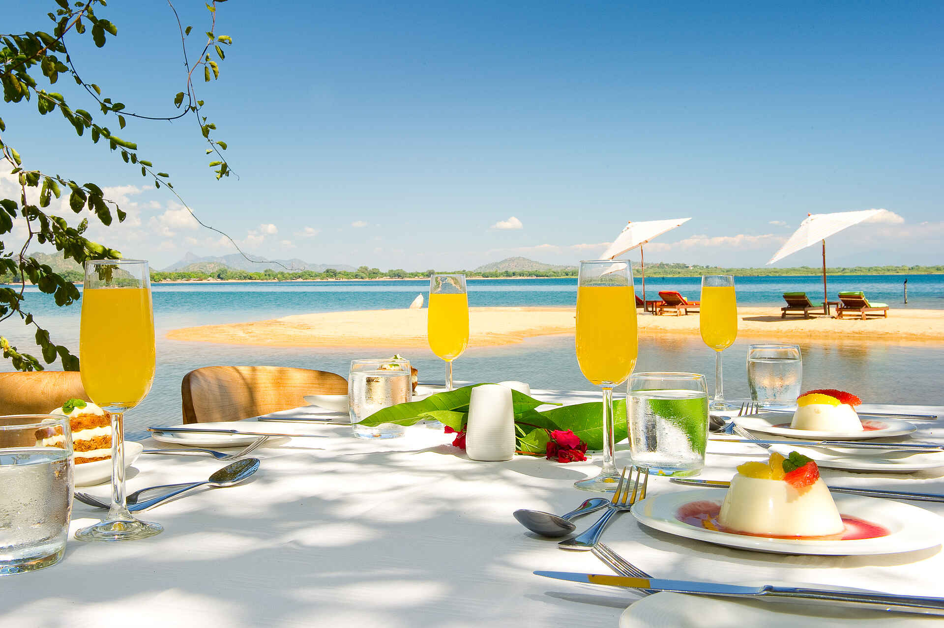 Malawisee, Nankumba Peninsula, Pumulani Lodge, Robin Pope Safaris, Strand, Wassersport, Cocktails, Dessert, Lunch, Afrikarma, Afrikarma Safaris, Afrikarma.de