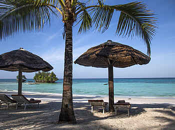 The Aiyana: Liegen am Strand The Aiyana: Liegen am Strand