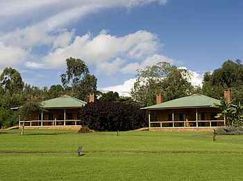 Tloma Lodge: Zwei Chalets mit ihren privaten Veranden