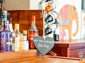 Tlouwana Camp: Bar Tlouwana Camp: Bar