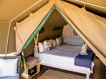 Twyfelfontein Adventure Camp: Blick in ein Standard Zelt Twyfelfontein Adventure Camp: Blick in ein Standard Zelt