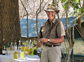 Mapazi Camp: Deb Tittle an der Bar