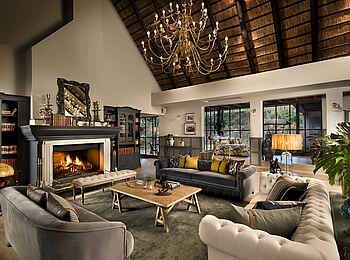 Stanley and Livingstone Boutique Hotel: Wohnzimmer mit Kamin Stanley and Livingstone Boutique Hotel: Wohnzimmer mit Kamin