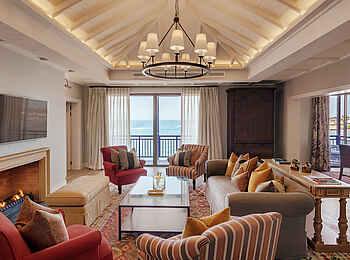 Strand Hotel Swakopmund: Presidential Lounge mit Kamin Strand Hotel Swakopmund: Presidential Lounge mit Kamin