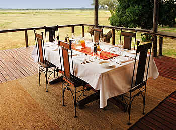 Anabezi Luxury Tented Camp: Esstisch in Little Anabezi