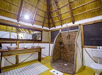 Baker's Lodge: Rustikales Badezimmer Baker's Lodge: Rustikales Badezimmer