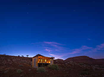 Damaraland Camp: Gästebungalow Ansicht