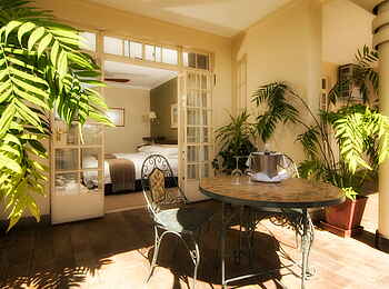 Ilala Lodge: Blick von der Veranda ins Gästezimmer