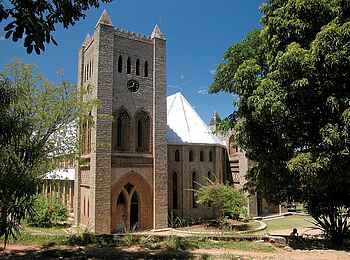 Kaya Mawa: St. Peter-Kathedrale