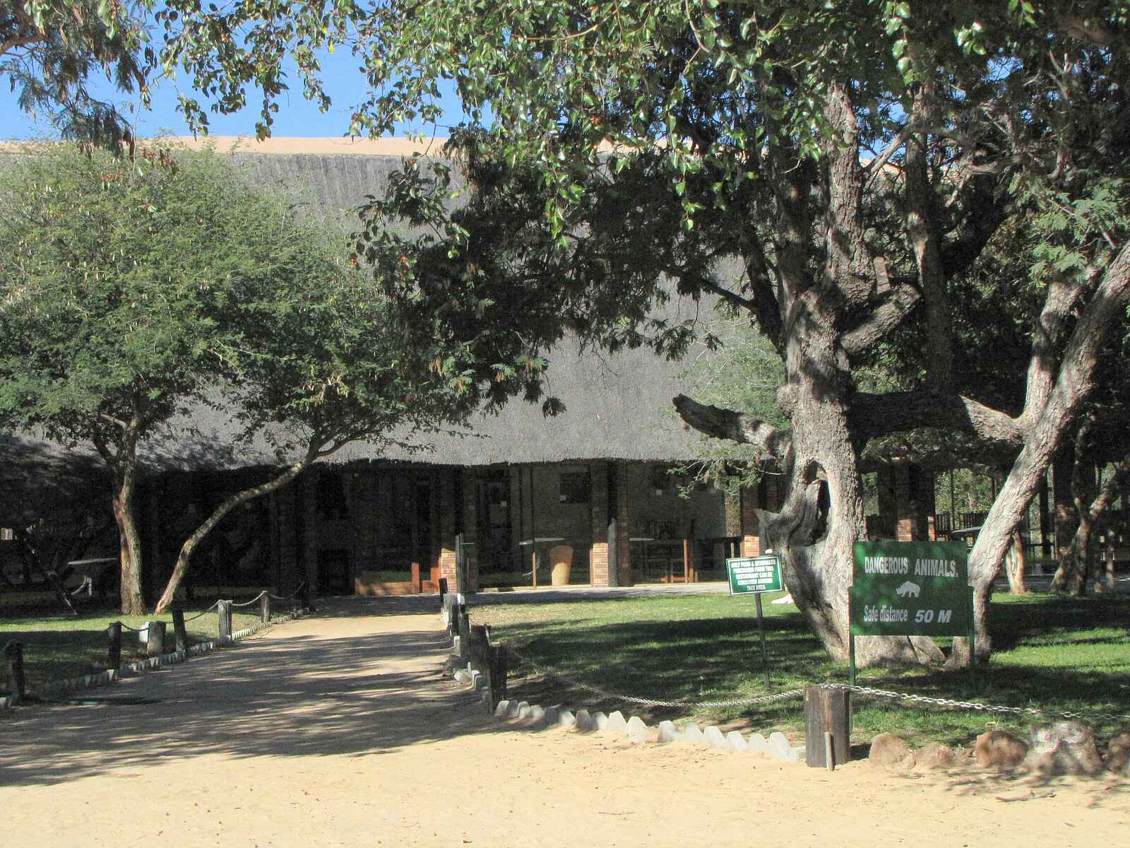 Khama Rhino Sanctuary: Weg zum Restaurant Khama Rhino Sanctuary: Weg zum Restaurant