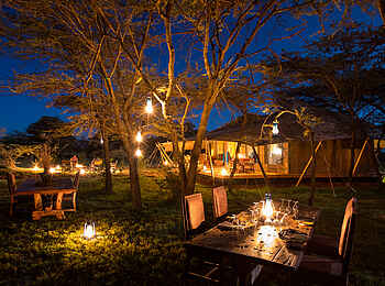 Mara Expedition Camp: Gedeckter Tisch im Freien