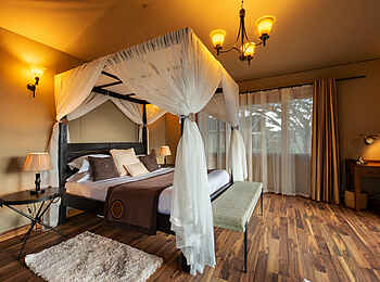 Ngorongoro Lions Paw Camp: Executive Double Room Bett