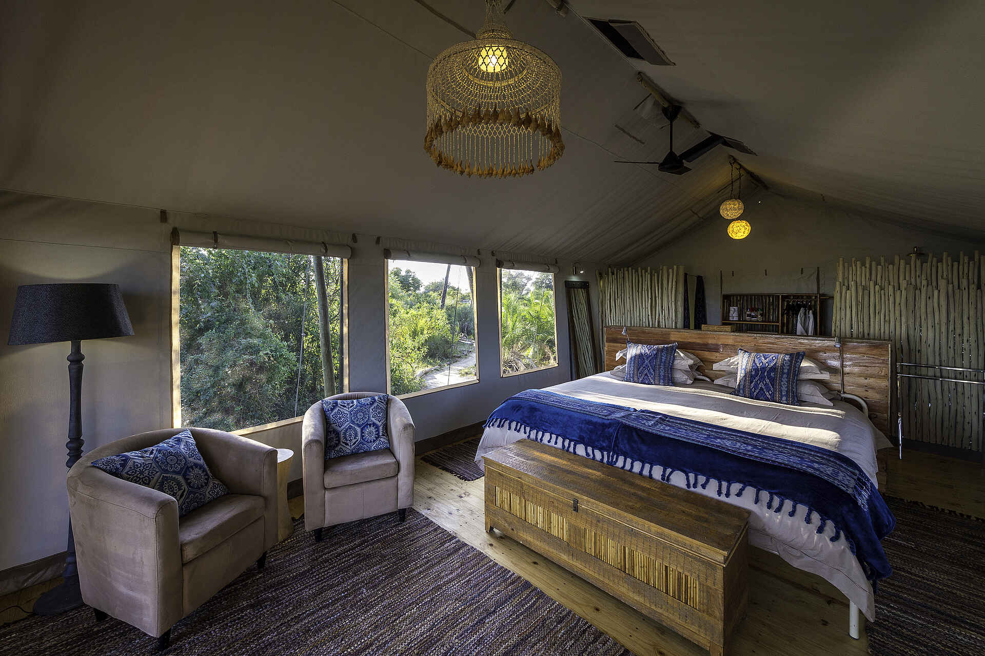 Pelo Camp: Gästezelt-Interieur Adventure Camp, Afrikarma, Jao Konzession, NG 25, Okavango-Delta, Pelo, Pelo Camp, Safari, Gästezelt, Gästezimmer, Wassercamp, Wilderness Safaris, Afrikarma Safaris, Afrikarma Safaris - Wildnis. Hautnah., afrikarma.de