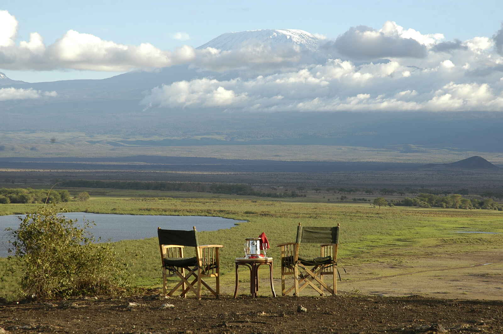 Amboseli Serena Safari Lodge: Sundowner for traumhafter Kulisse Amboseli Serena Safari Lodge: Sundowner for traumhafter Kulisse