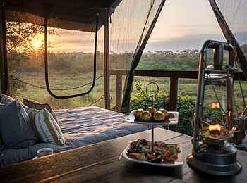 Jock Safari Lodge – Main Lodge: Tagesbett mit Snacks und Sonnenuntergang