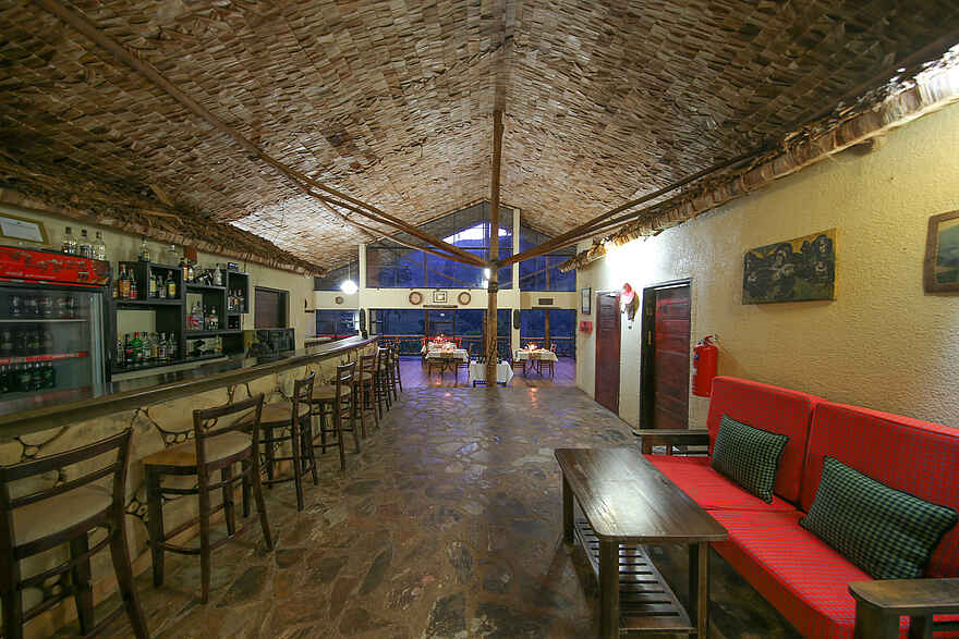 Mahogany Springs Safari Lodge: Bar und Restaurant Mahogany Springs Safari Lodge: Bar und Restaurant