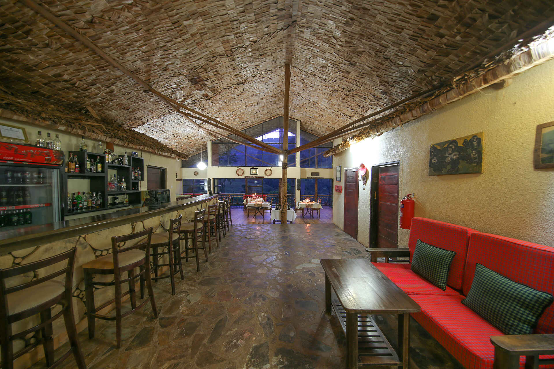 Mahogany Springs Safari Lodge: Bar und Restaurant