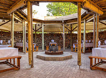 Taleni Etosha Village: Offenes Restaurant Taleni Etosha Village: Offenes Restaurant