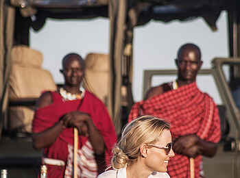 Chem Chem Lodge: Sundowner nach der Pirschfahrt Chem Chem Lodge: Sundowner nach der Pirschfahrt