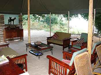 Goliath Tented Camp: Lounge im Hauptzelt