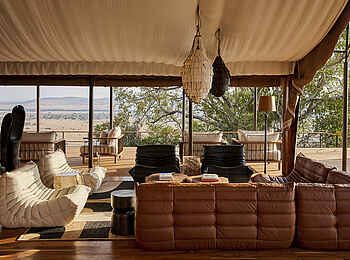 Laba Grumeti Art Lodge: Die Lounge im Zentralbereich