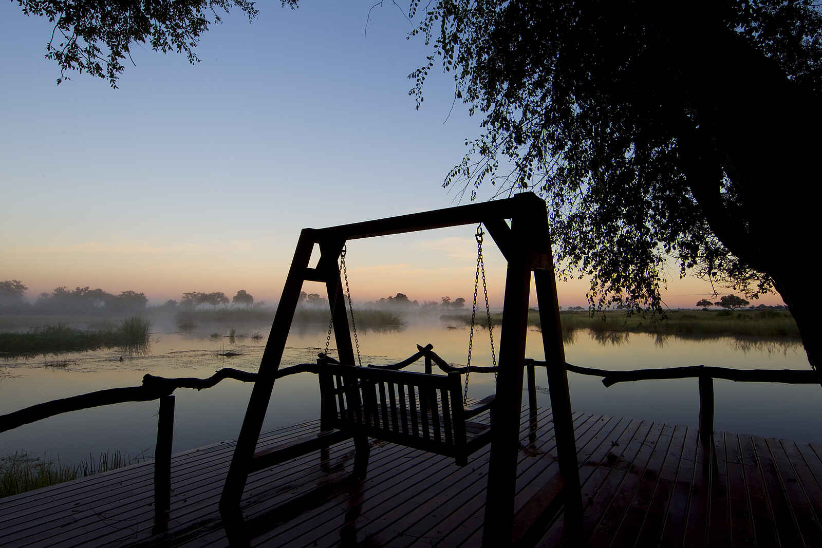 Lagoon Camp: Schiffsschaukel Lagoon Camp: Schiffsschaukel