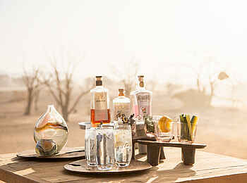 Little Kulala Lodge: Ginbar für Sundowner Little Kulala Lodge: Ginbar für Sundowner