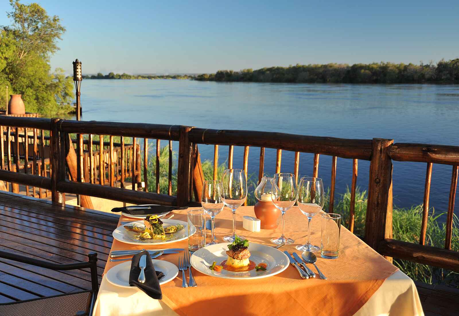 David Livingstone Safari Lodge: Abendessen mit Blick auf den Sambesi David Livingstone Safari Lodge: Abendessen mit Blick auf den Sambesi