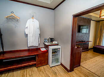 Five Volcanoes Boutique Hotel: Coffee Station und Minibar