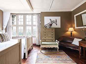 Giraffe Manor: Jock Superior Room Sitzecke Giraffe Manor: Jock Superior Room Sitzecke