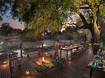 Kanga Expeditions: Lagerfeuer