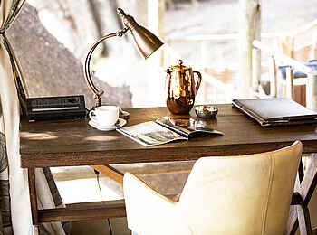 King's Pool Camp: Schreibtisch im Standardzelt