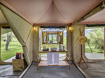 Angama Safari Camp: Gästezelt Waschtisch Angama Safari Camp: Gästezelt Waschtisch