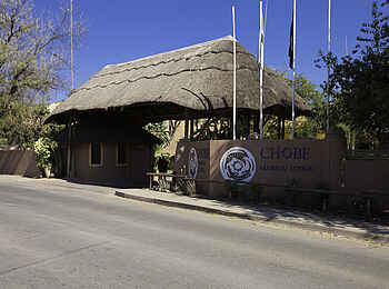 Chobe Marina Lodge: Zufahrt zur Lodge