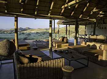 Damaraland Camp: Morgen in der Lounge