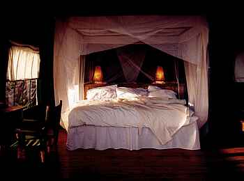 Fundu Lagoon: Doppelbett in der Suite Fundu Lagoon: Doppelbett in der Suite