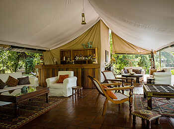 Governors' Il Moran Camp: Offenes Barzelt mit zahlreichen Sitzgelegenheiten